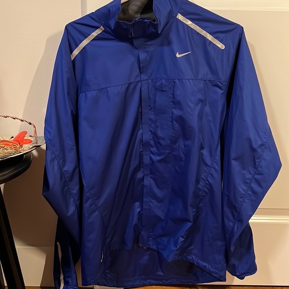 Nike Storm-Fit Rain Jacket - Picture 4 of 4